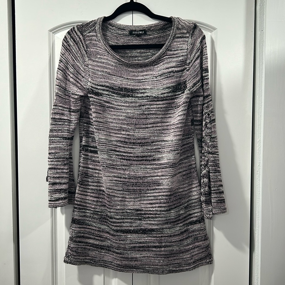Roz&ALI Pink and Black Tunic Sweater with Flared Sleeves, Size Small